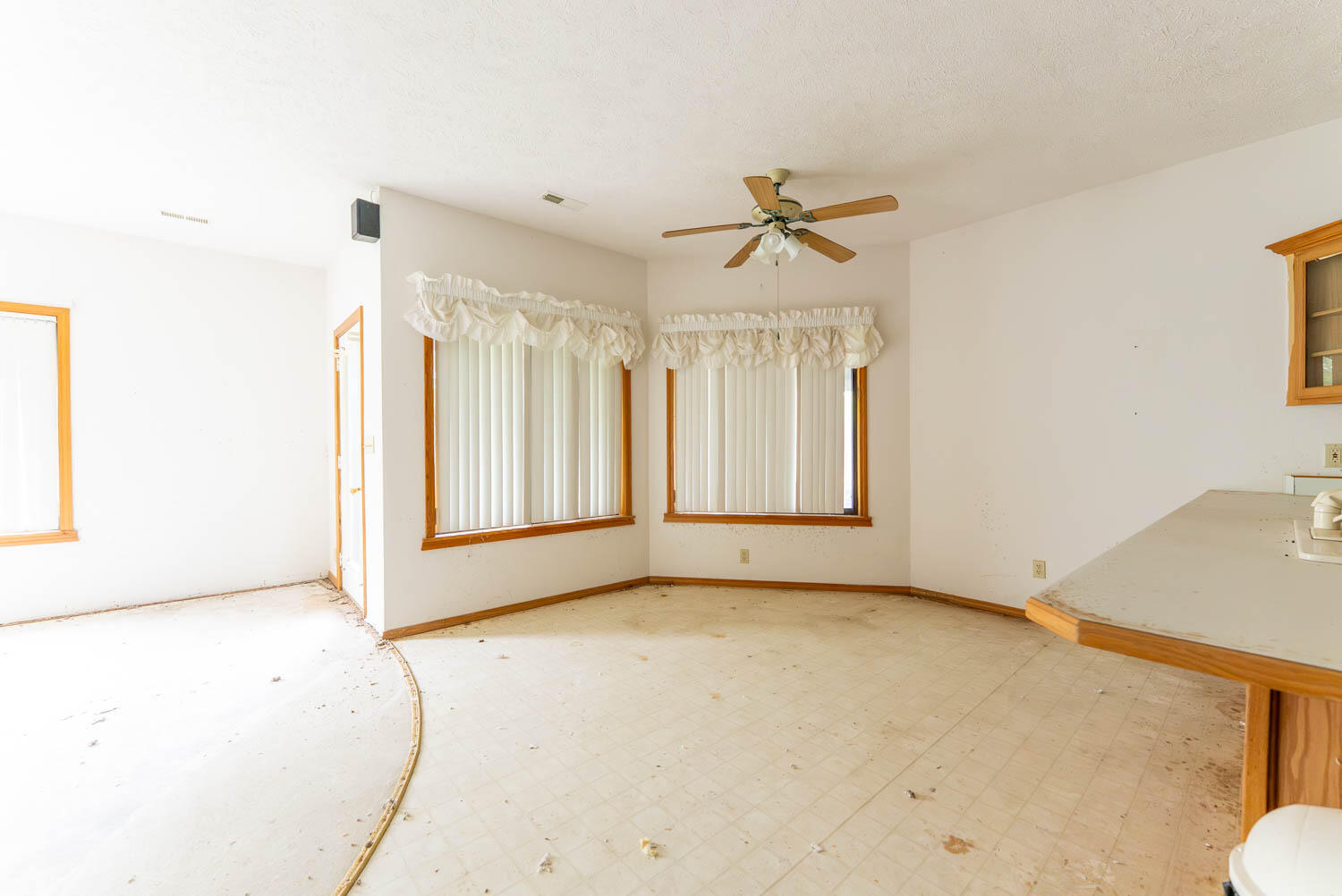 15 Aspen Road Galena, MO 65656 - Photo 8 of 46 Fixer upper on 2.79 acres with a lake vi