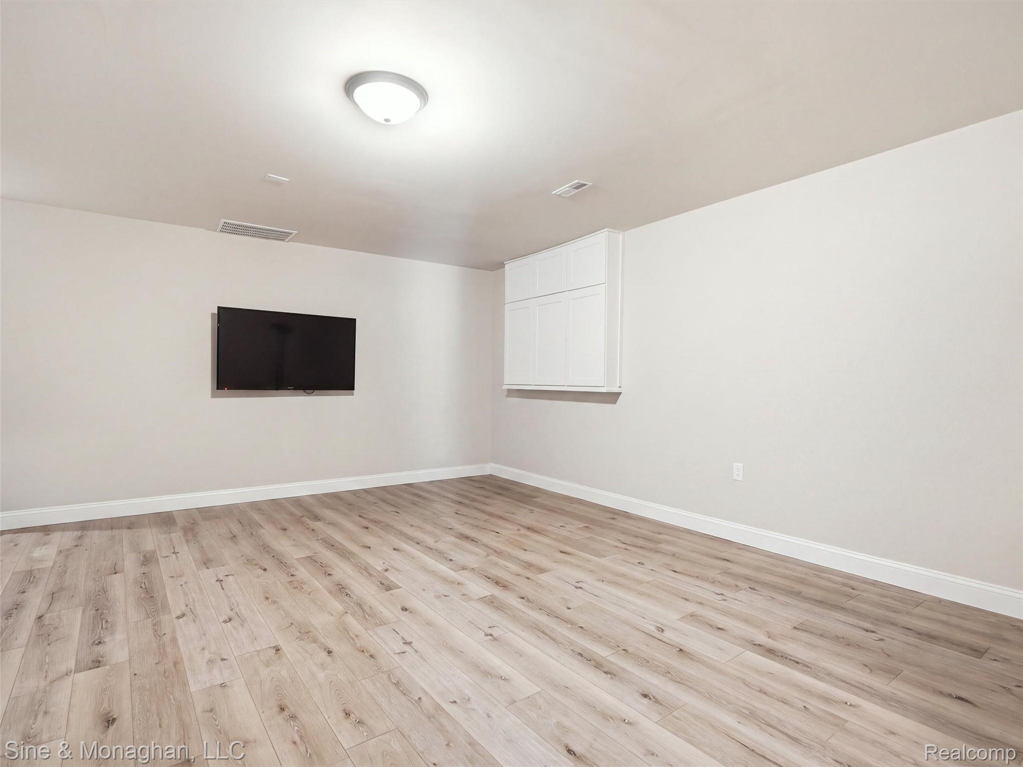 24827 Ivy Road Novi, MI 48375 - Photo 29 of 40 4-photo_reedit_520ed78d.jpg