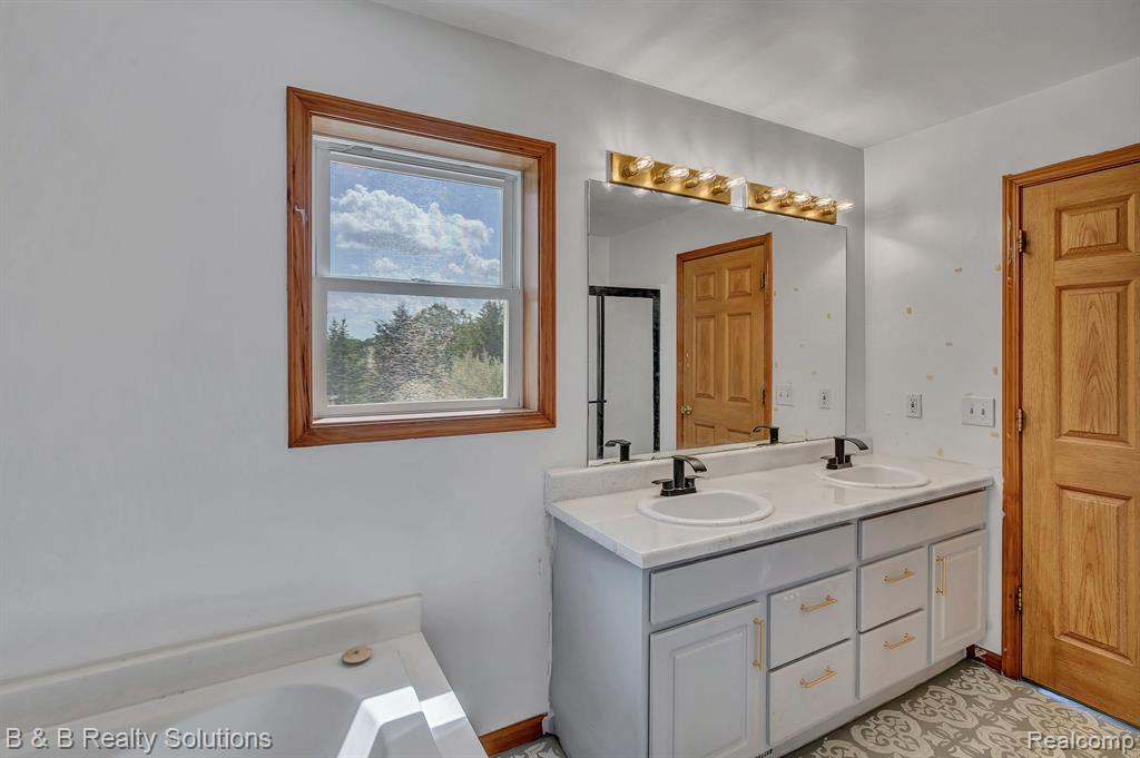 2864 North Blacks Corners Road Imlay City, MI 48444 - Photo 15 of 60 Gallery Image 15