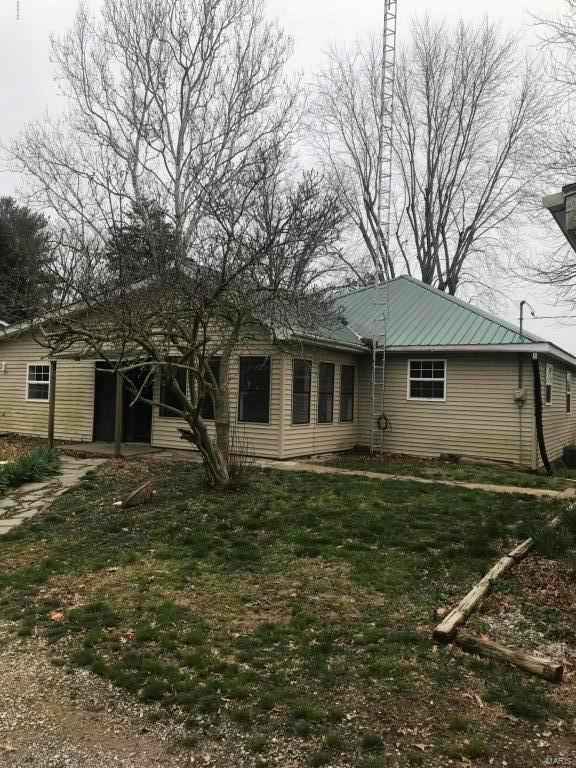 1504 Ullman Road Centralia, IL 62801 - Photo 1 of 10 Gallery Image 1