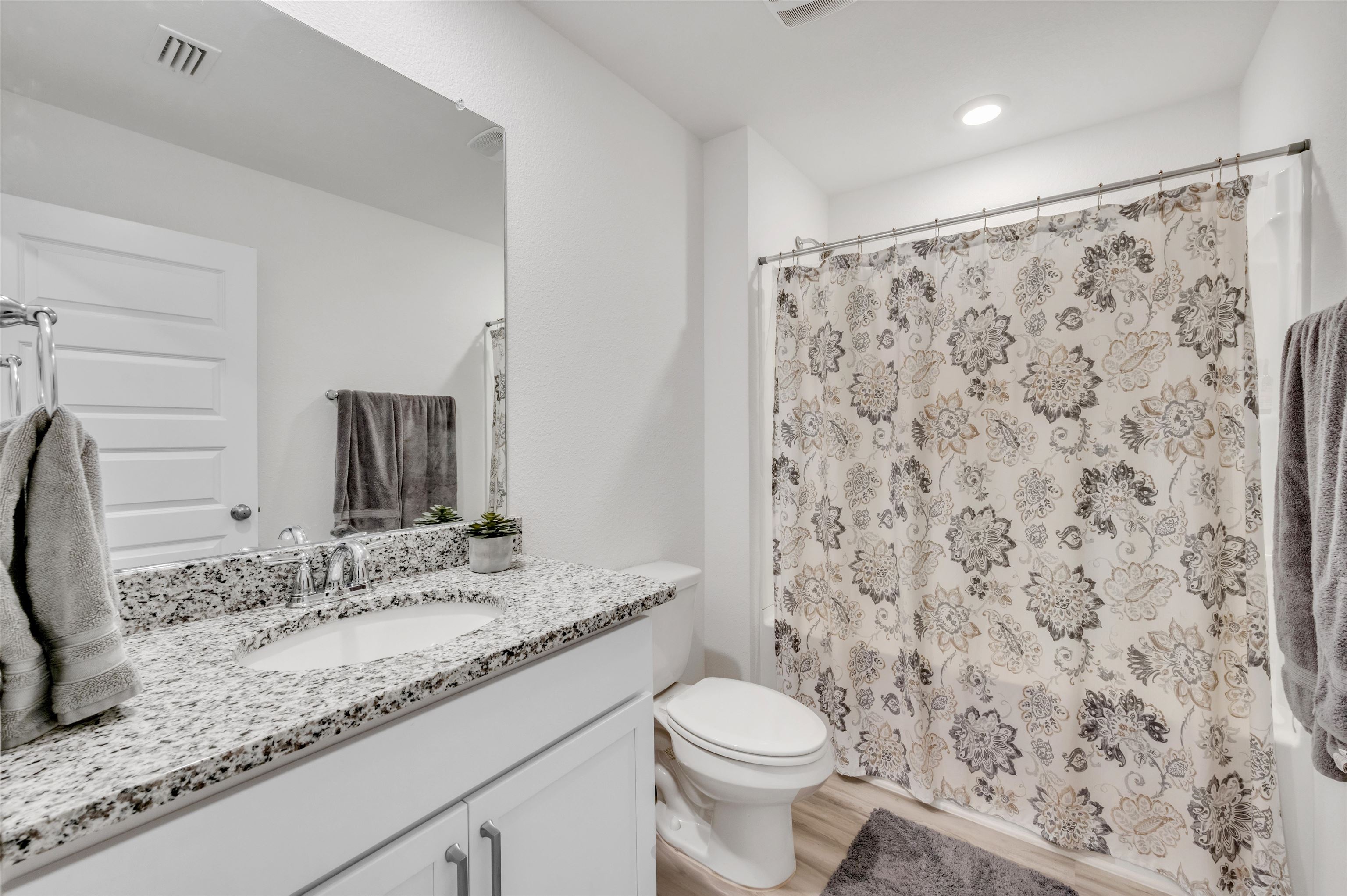 381 Winters Avenue Gulf Shores, AL 36542 - Photo 19 of 34 Bathroom