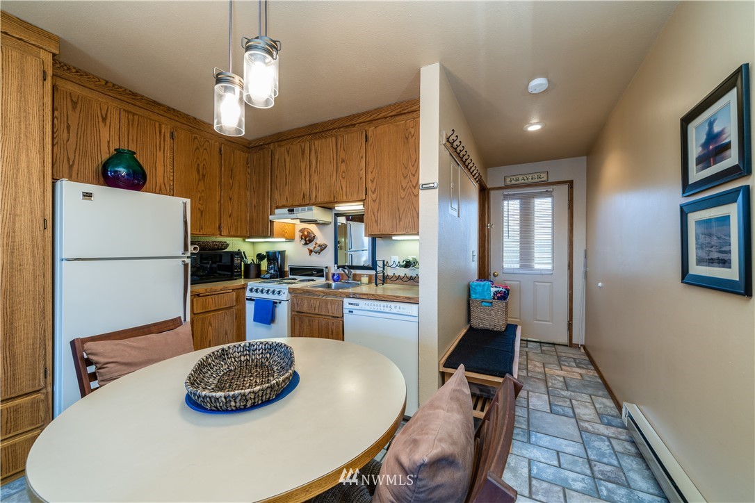 60 South Lakeshore Road Chelan, WA 98816 - Photo 4 of 25 Gallery Image 4