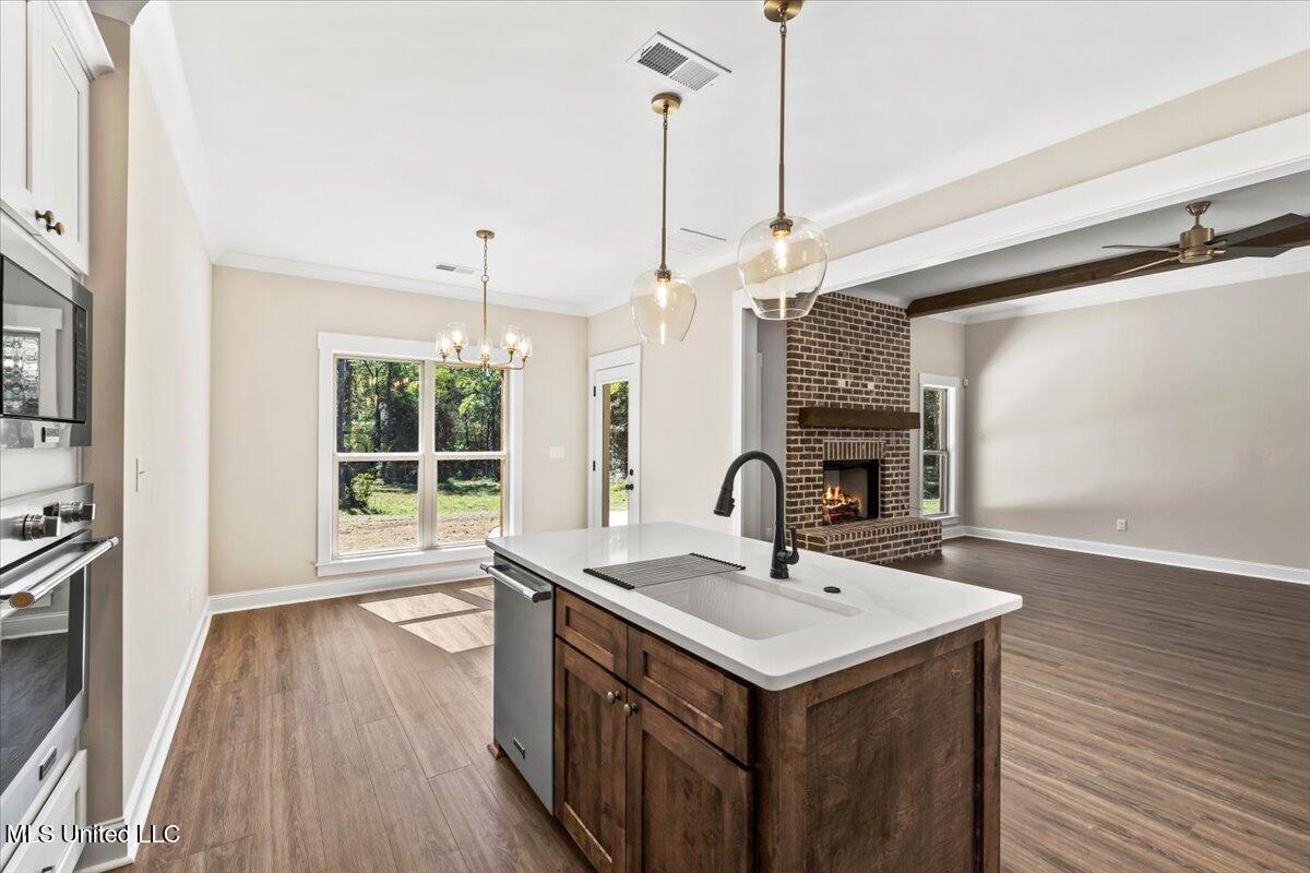 14691 Hidden Loop Byhalia, MS 38611 - Photo 24 of 66 Kitchen/Great Room View