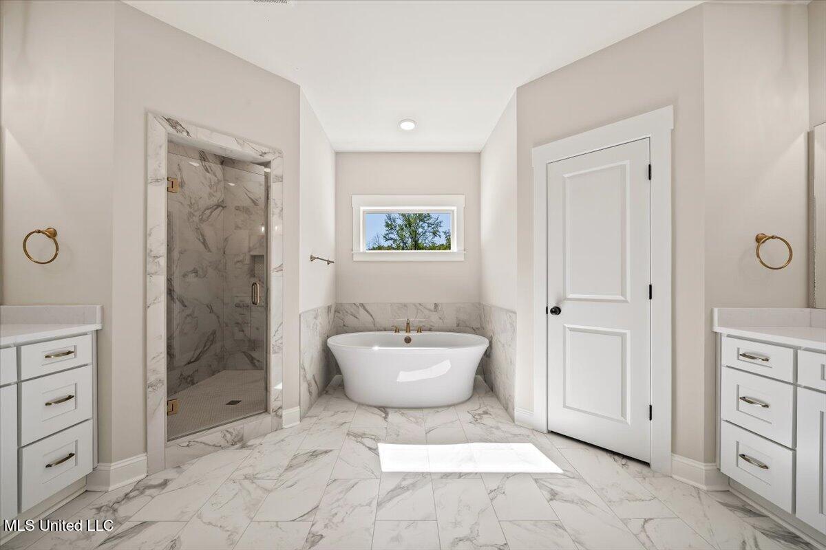 14691 Hidden Loop Byhalia, MS 38611 - Photo 31 of 66 Primary Bathroom a