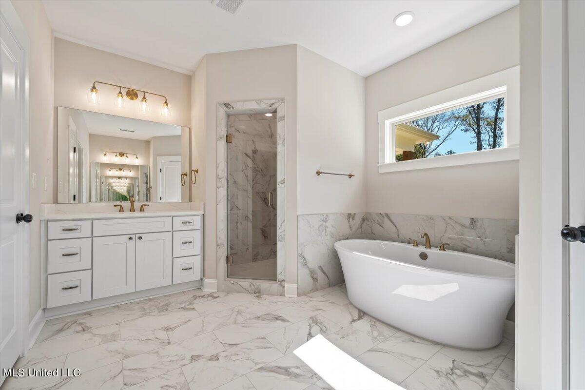 14691 Hidden Loop Byhalia, MS 38611 - Photo 32 of 66 Primary Bathroom b
