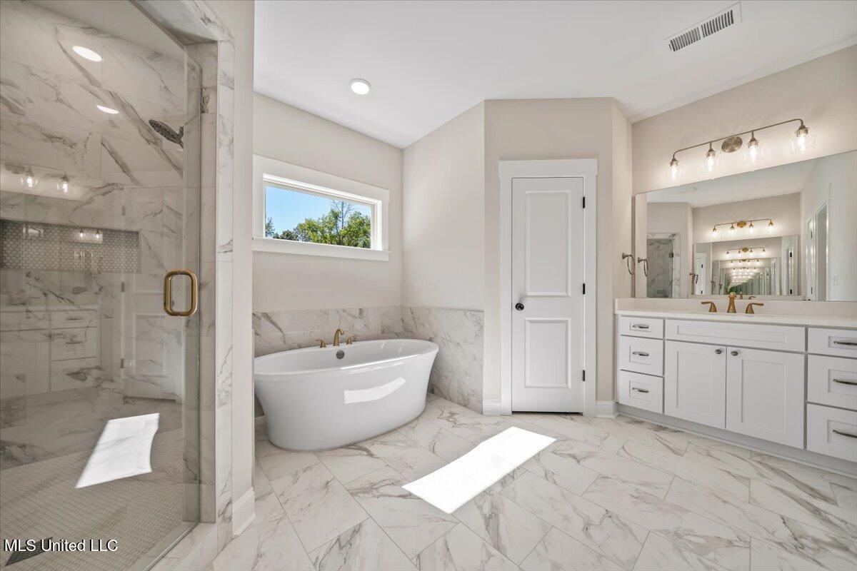 14691 Hidden Loop Byhalia, MS 38611 - Photo 33 of 66 Primary Bathroom c