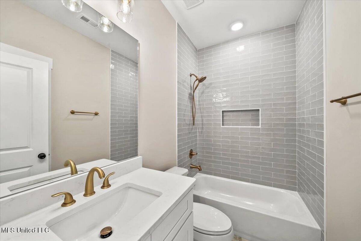 14691 Hidden Loop Byhalia, MS 38611 - Photo 37 of 66 Bathroom 2 a