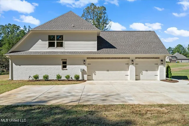 $560,000 | 14691 Hidden Loop, Byhalia, MS 38611