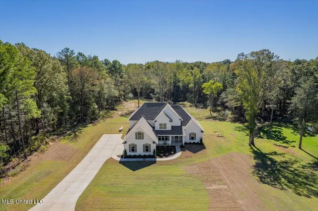 $560,000 | 14691 Hidden Loop, Byhalia, MS 38611