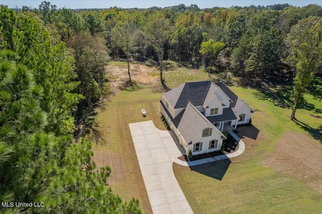 $560,000 | 14691 Hidden Loop, Byhalia, MS 38611