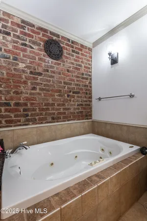 $397,000 | 401 Martinsborough Road, Greenville, NC 27858