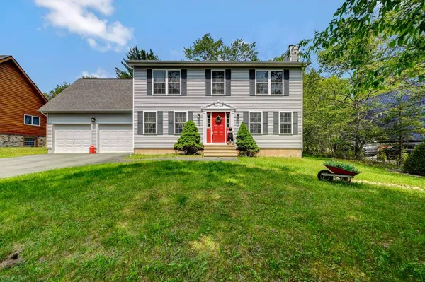 $434,900 | 128 Embill Drive, Blakeslee, PA 18610