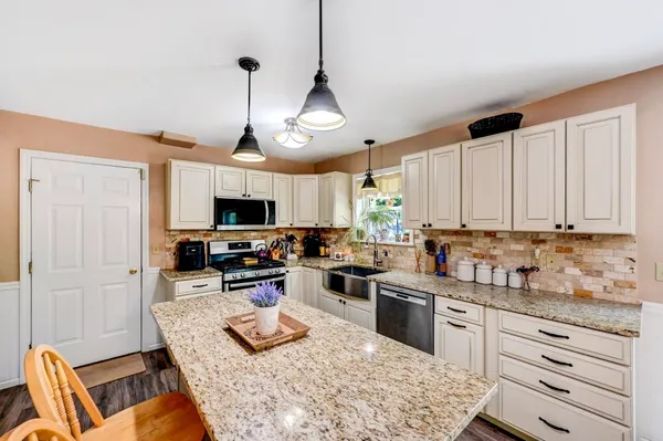 $434,900 | 128 Embill Drive, Blakeslee, PA 18610