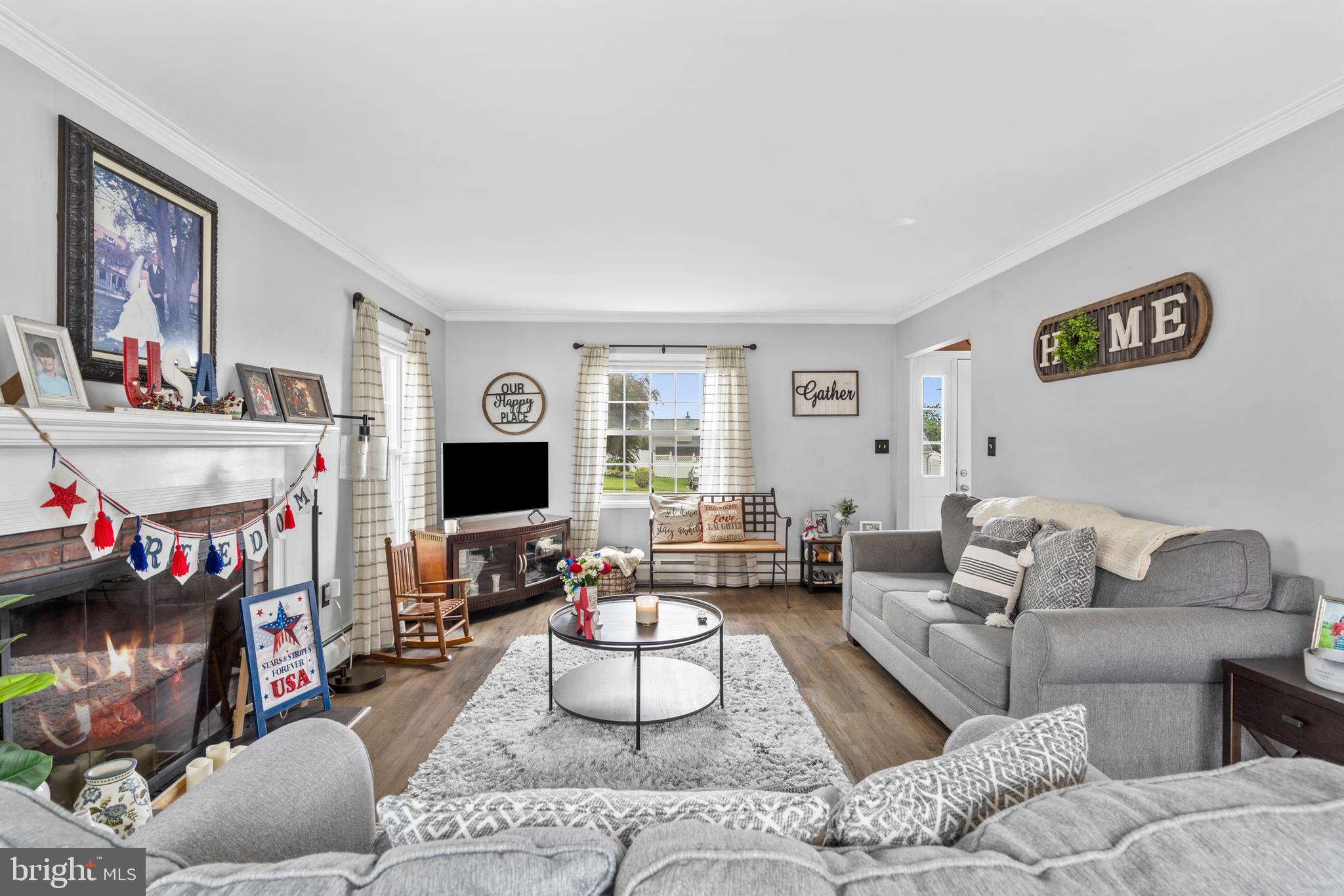 29 Tinder Road Levittown, PA 19056 - Photo 7 of 44 Living Room