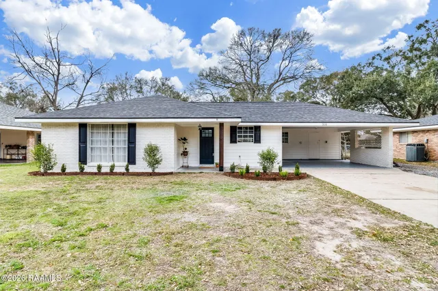 $340,000 | 310 Elmwood Drive, Lafayette, LA 70503