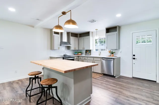 $340,000 | 310 Elmwood Drive, Lafayette, LA 70503