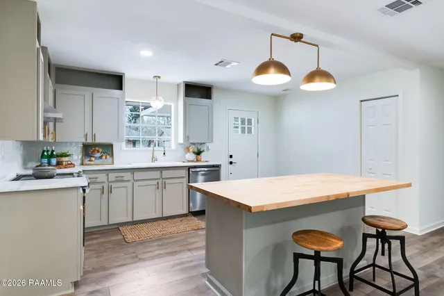 $340,000 | 310 Elmwood Drive, Lafayette, LA 70503