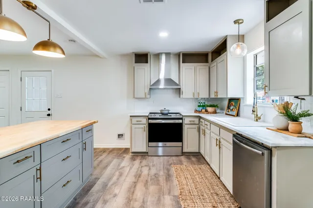 $340,000 | 310 Elmwood Drive, Lafayette, LA 70503