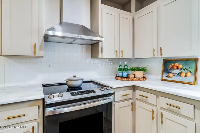 $340,000 | 310 Elmwood Drive, Lafayette, LA 70503