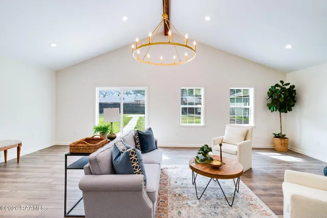 $340,000 | 310 Elmwood Drive, Lafayette, LA 70503