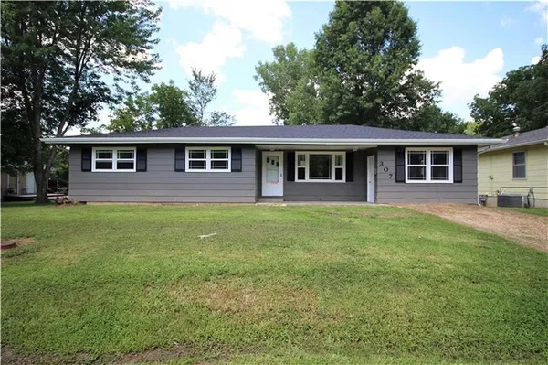 $160,000 | 307 Ridge Street, Sweet Springs, MO 65351