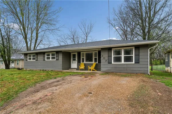 $160,000 | 307 Ridge Street, Sweet Springs, MO 65351