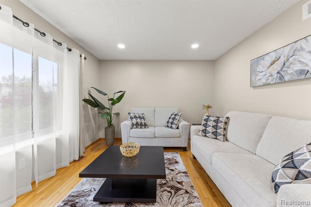 14093 Riga Livonia, MI 48154 - Photo 14 of 47