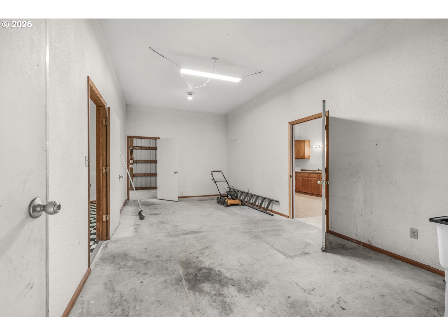 4160 Cordon Road Northeast Salem, OR 97305 - Photo 34 of 43 a view of a room with closet