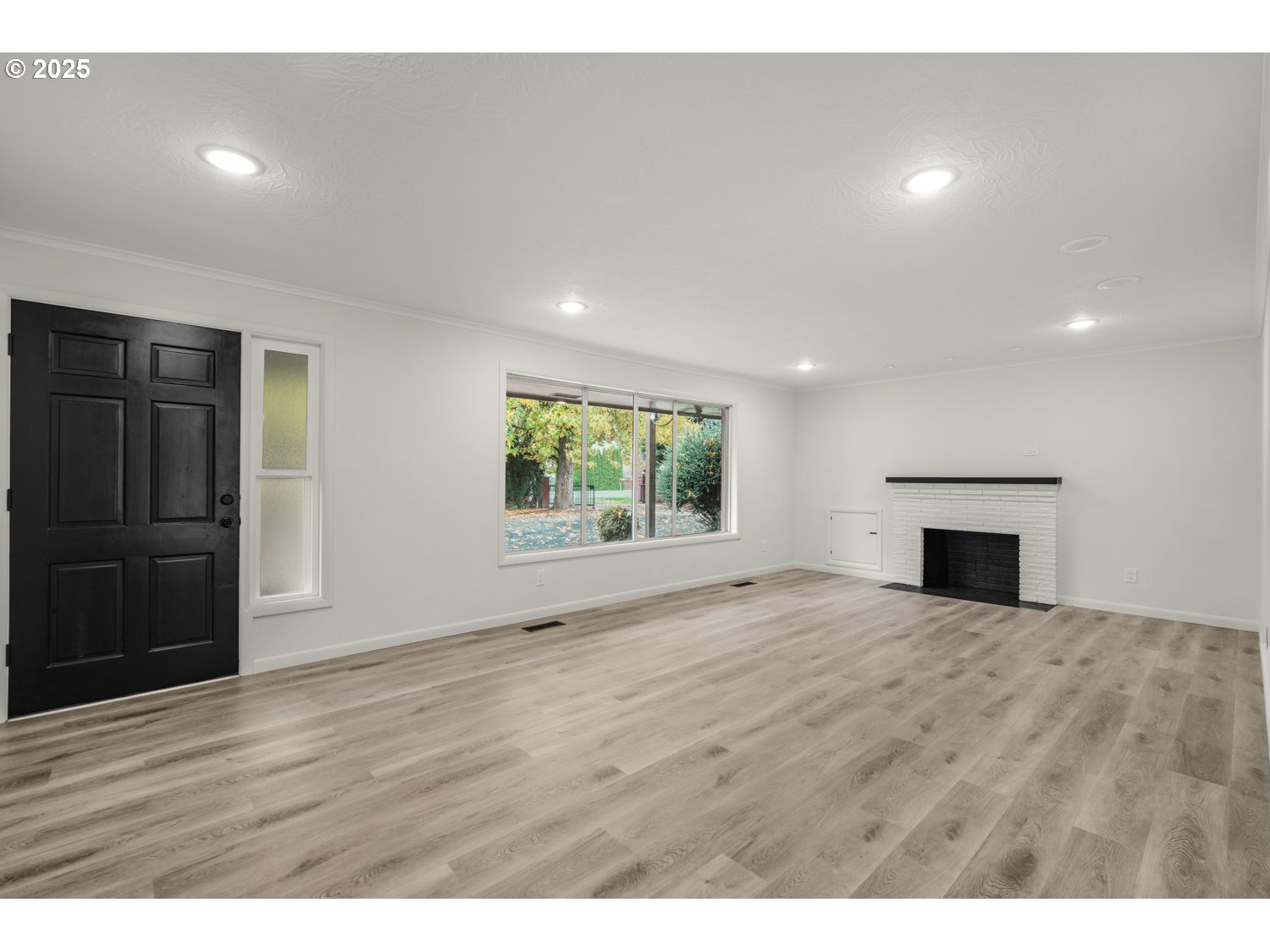 4160 Cordon Road Northeast Salem, OR 97305 - Photo 6 of 43 a view of an empty room with wooden floor and a window
