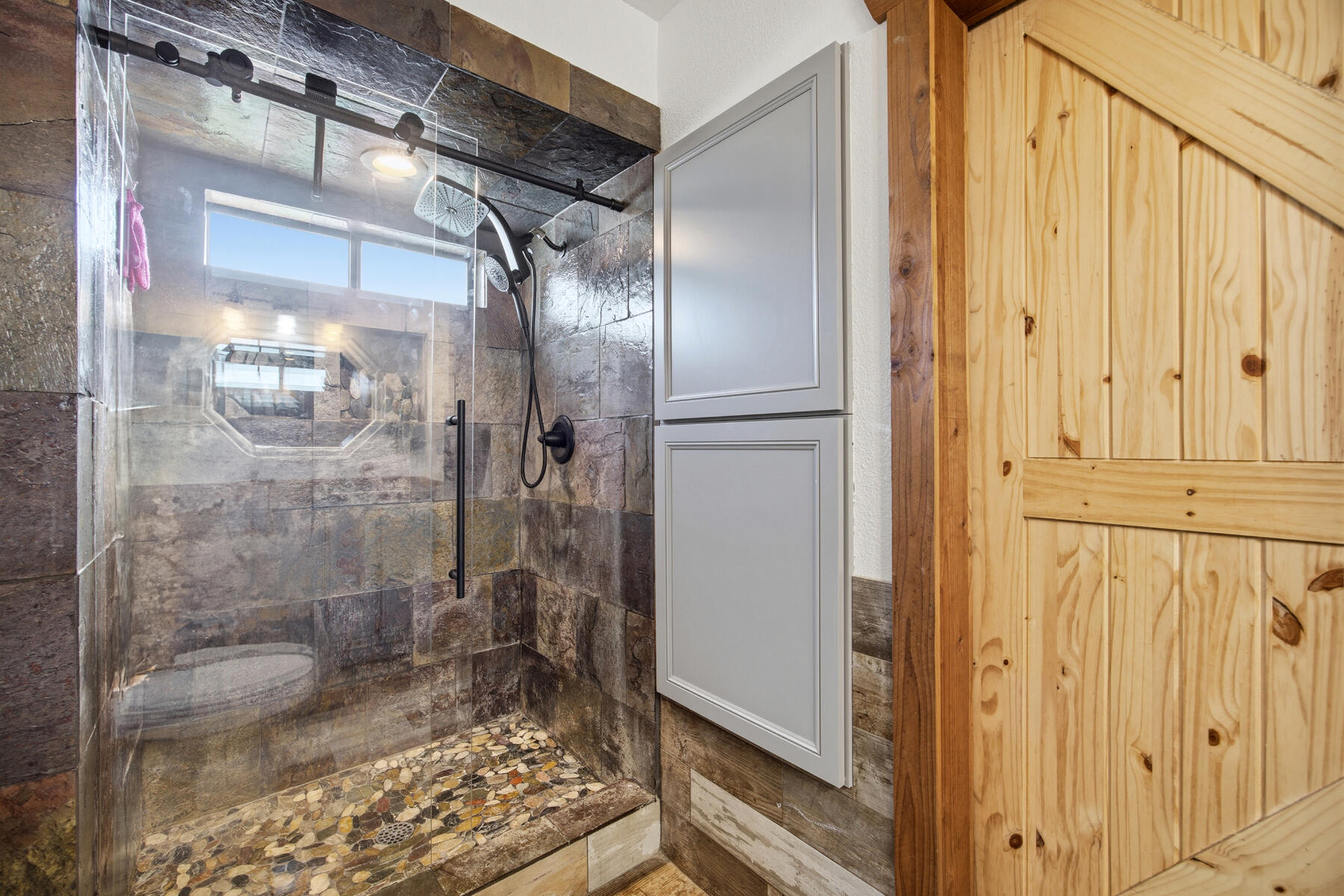 31393 Dahlem Drive Exeter, CA 93221 - Photo 32 of 79 32 - Master Bathroom (1)