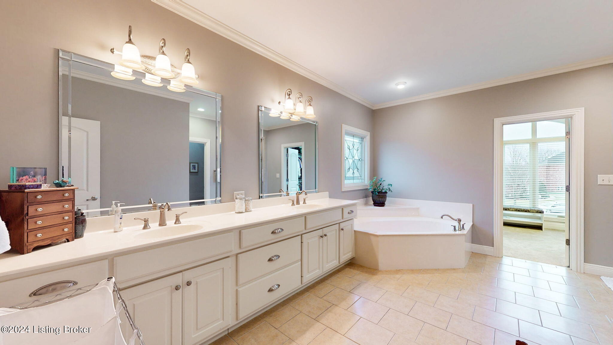 2902 Doe Ridge Court Prospect, KY 40059 - Photo 28 of 77 Primary Bath