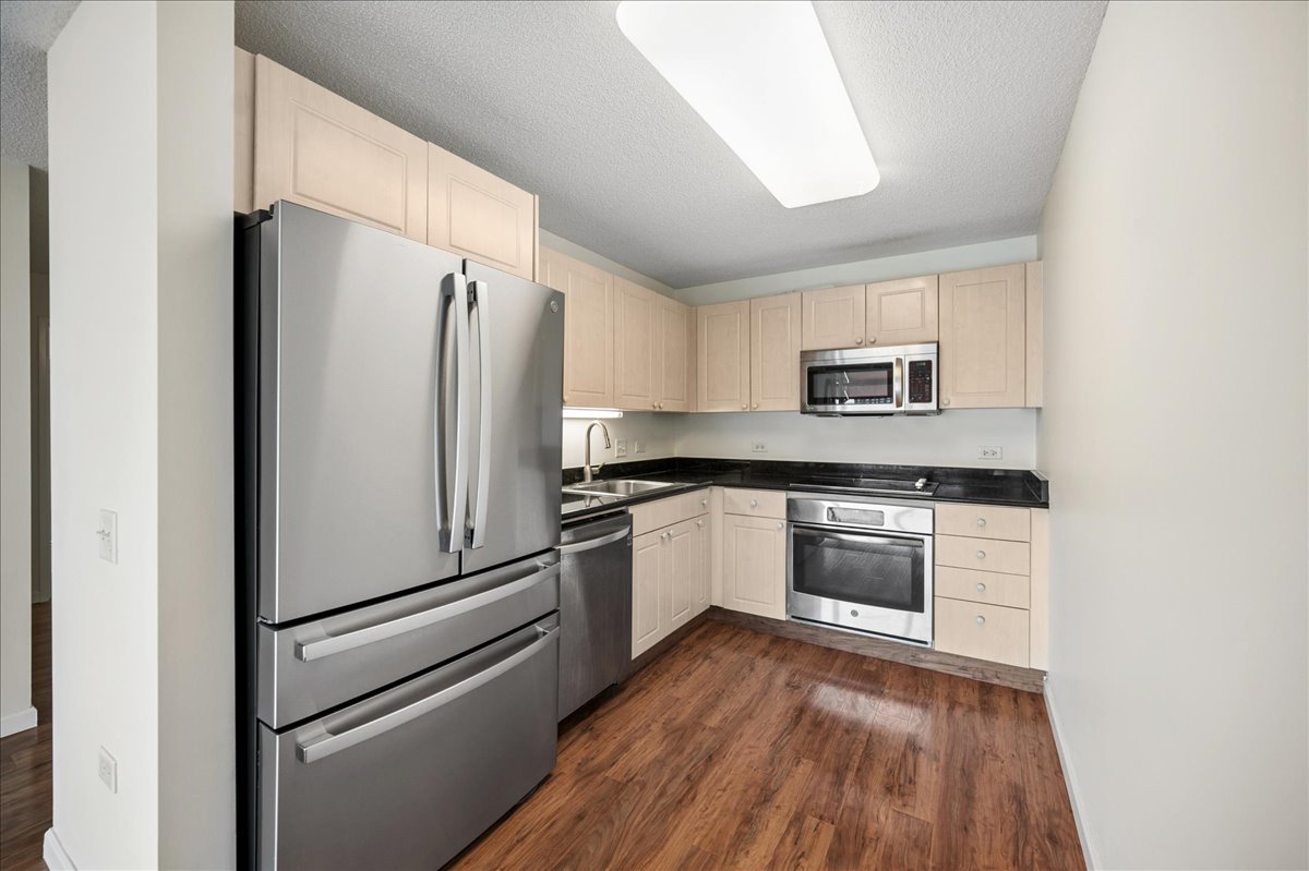 800 Elgin Road, Unit 812 Evanston, IL 60201 - Photo 3 of 17