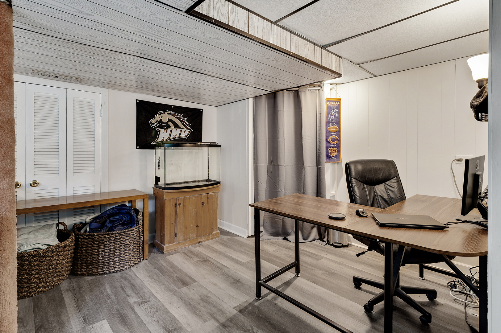 2309 2nd Avenue North Riverside, IL 60546 - Photo 19 of 22 a workspace with furniture and wooden floor