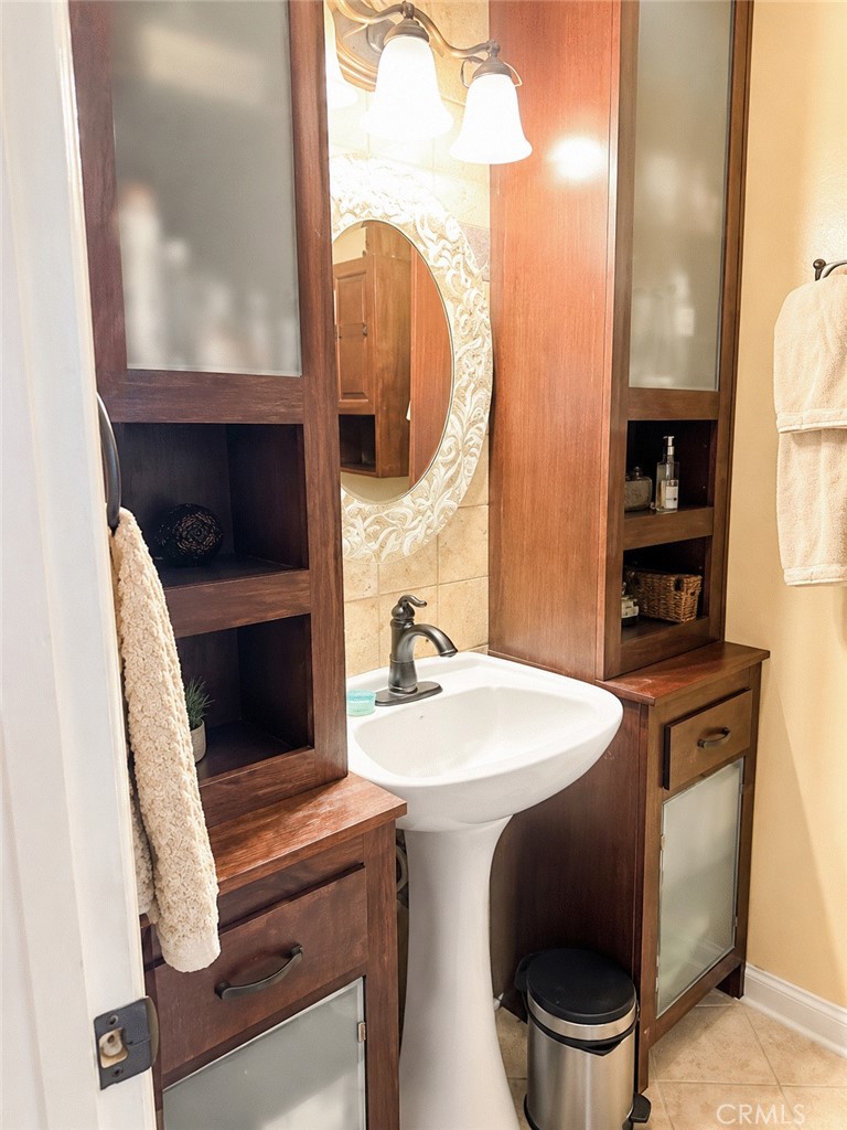 5246 St George Road Westminster, CA 92683 - Photo 33 of 47 Master bath