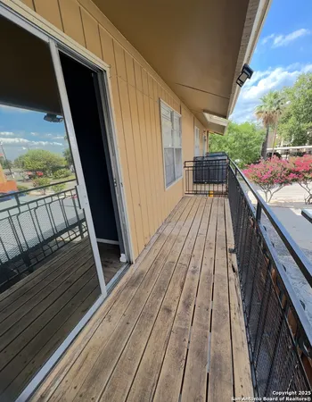 $1,450 | 923 Vance Jackson Road, San Antonio, TX 78201