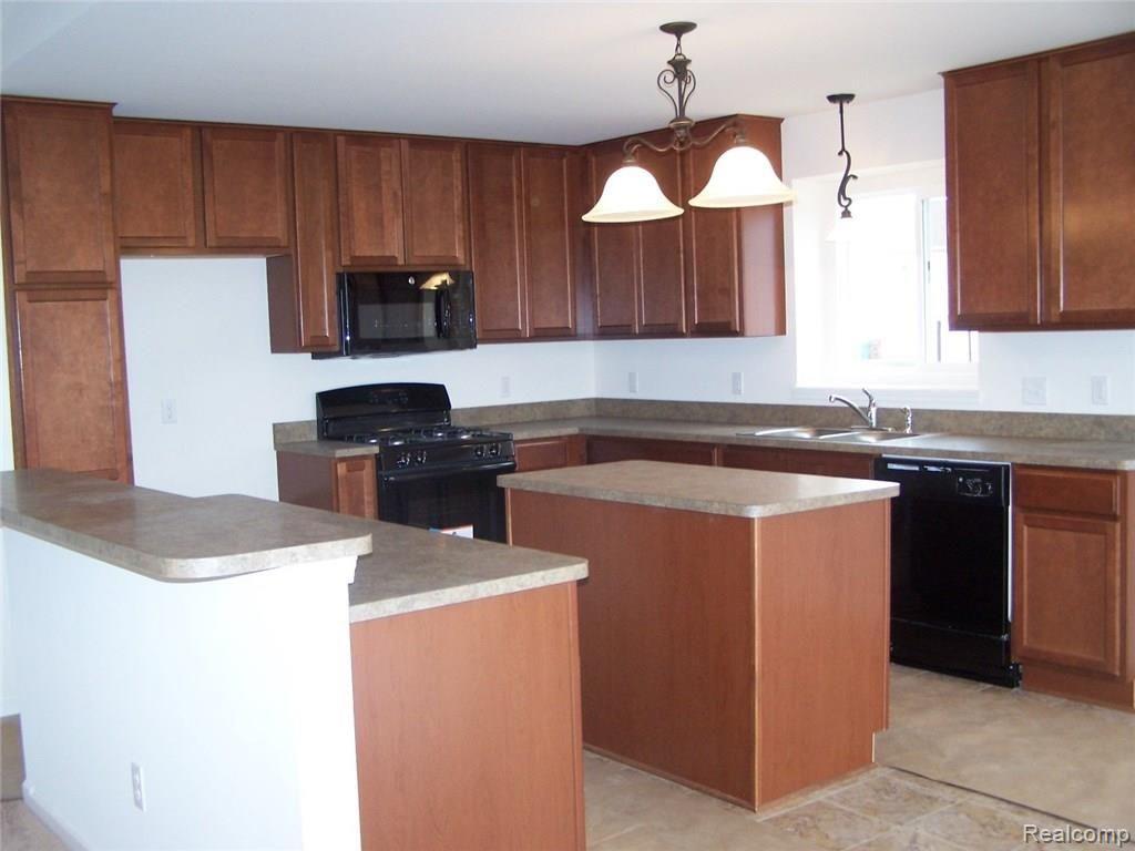 9338 Maple Ridge Drive Newport, MI 48166 - Photo 2 of 7 100_6463.JPG