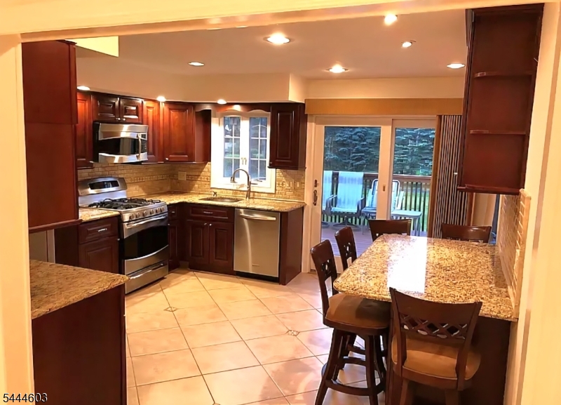 5 Dean Road, Unit B Mendham, NJ 07945 - Photo 2 of 9