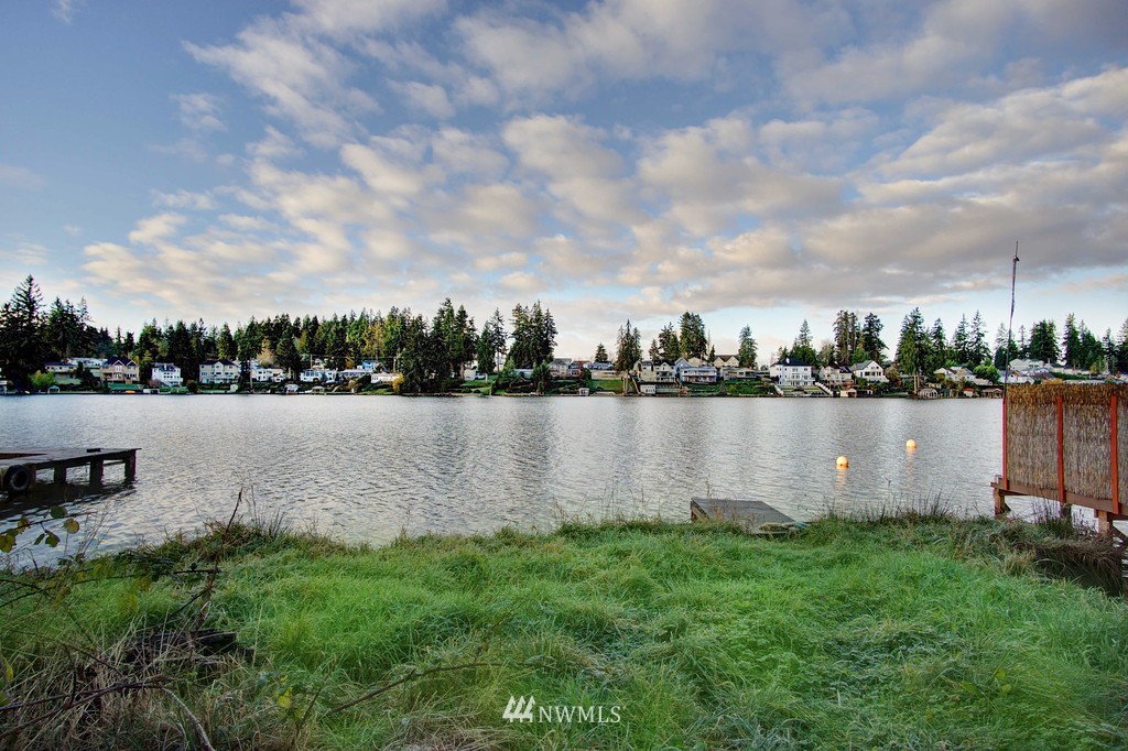 7104 Vandermark Road East Lake Tapps, WA 98391 - Photo 2 of 10