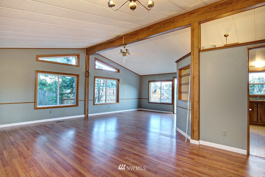 7104 Vandermark Road East Lake Tapps, WA 98391 - Photo 5 of 10