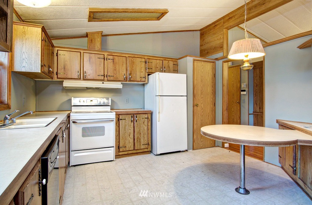7104 Vandermark Road East Lake Tapps, WA 98391 - Photo 6 of 10