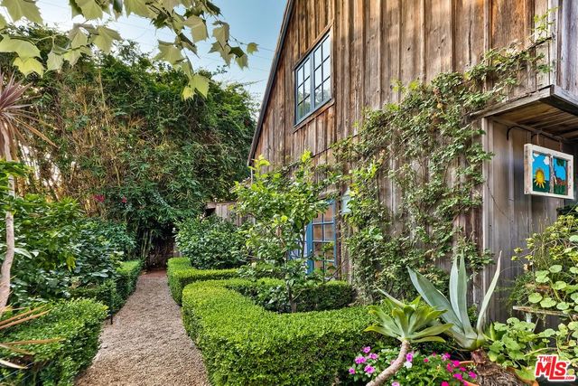 $5,750 | 909 North Orlando Avenue, Los Angeles, CA 90069