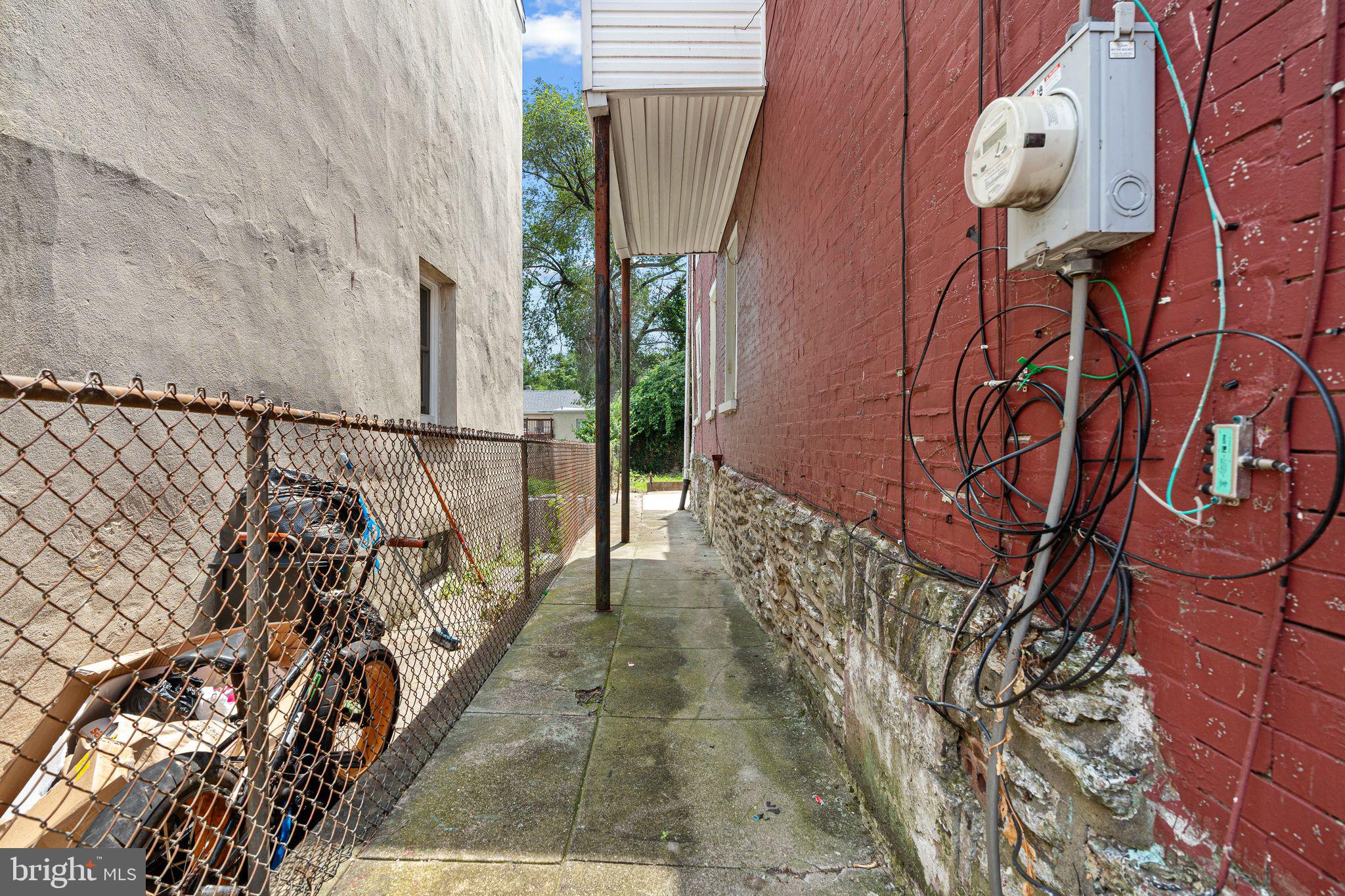 452 Mechanic Street Philadelphia, PA 19144 - Photo 25 of 32 a bathroom with a bathtub and shower
