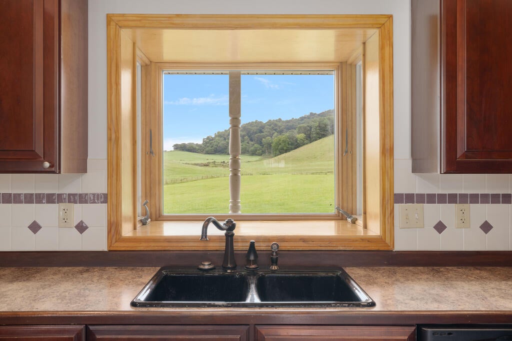 206 Valley Road Saltville, VA 24370 - Photo 37 of 90 Gallery Image 37