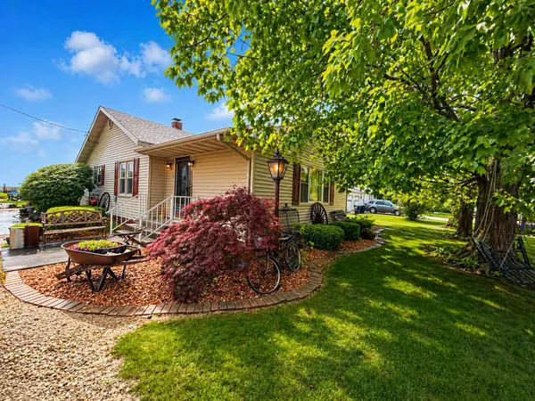 $139,900 | 310 North Poplar Street, Farina, IL 62838