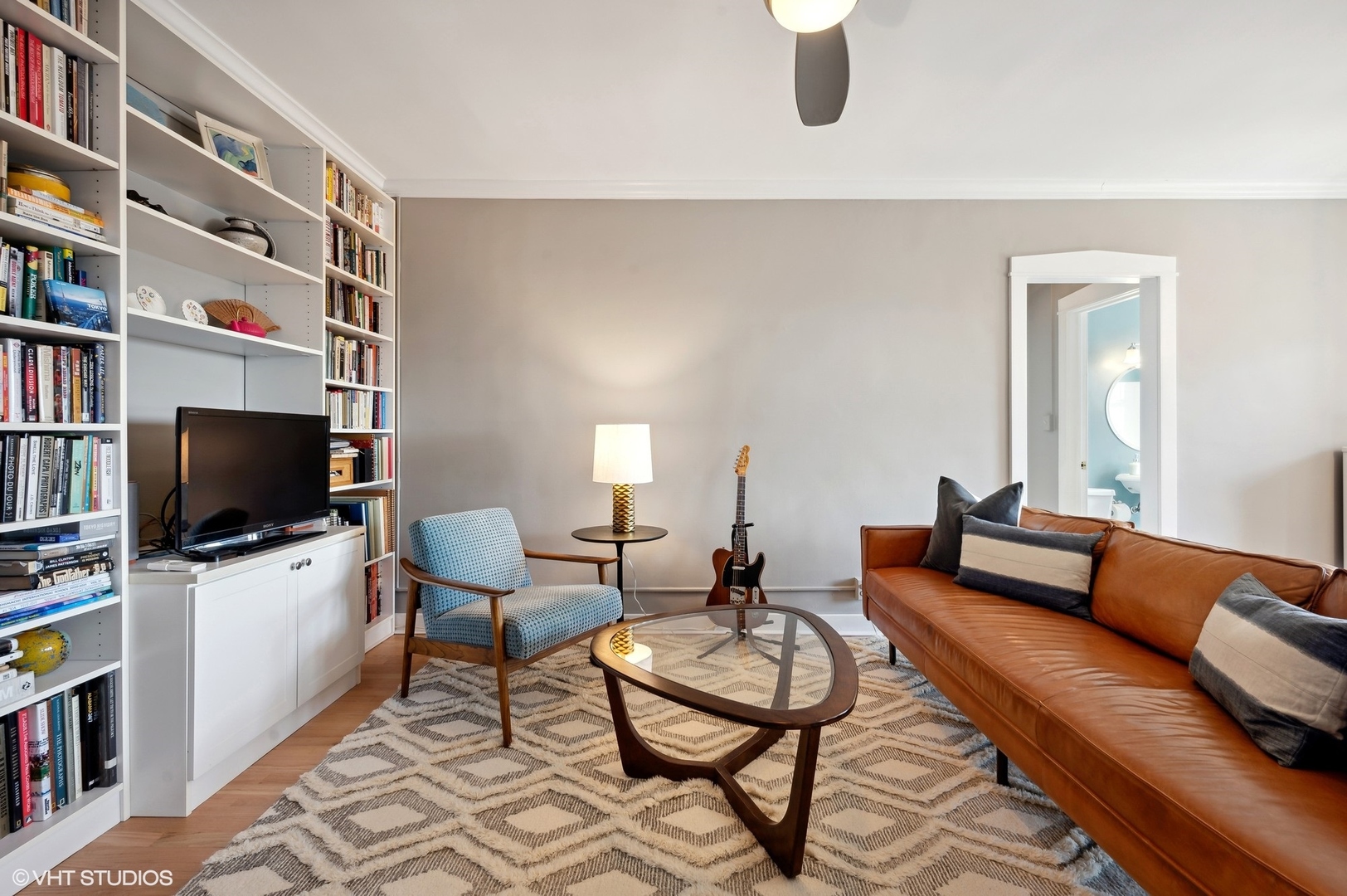 725 West Sheridan Road, Unit 603 Chicago, IL 60613 - Photo 3 of 16 a living room with furniture and a flat screen tv