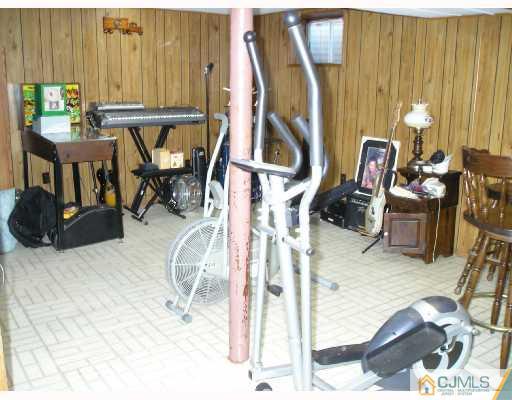 22 Montview Road Edison, NJ 08837 - Photo 9 of 10