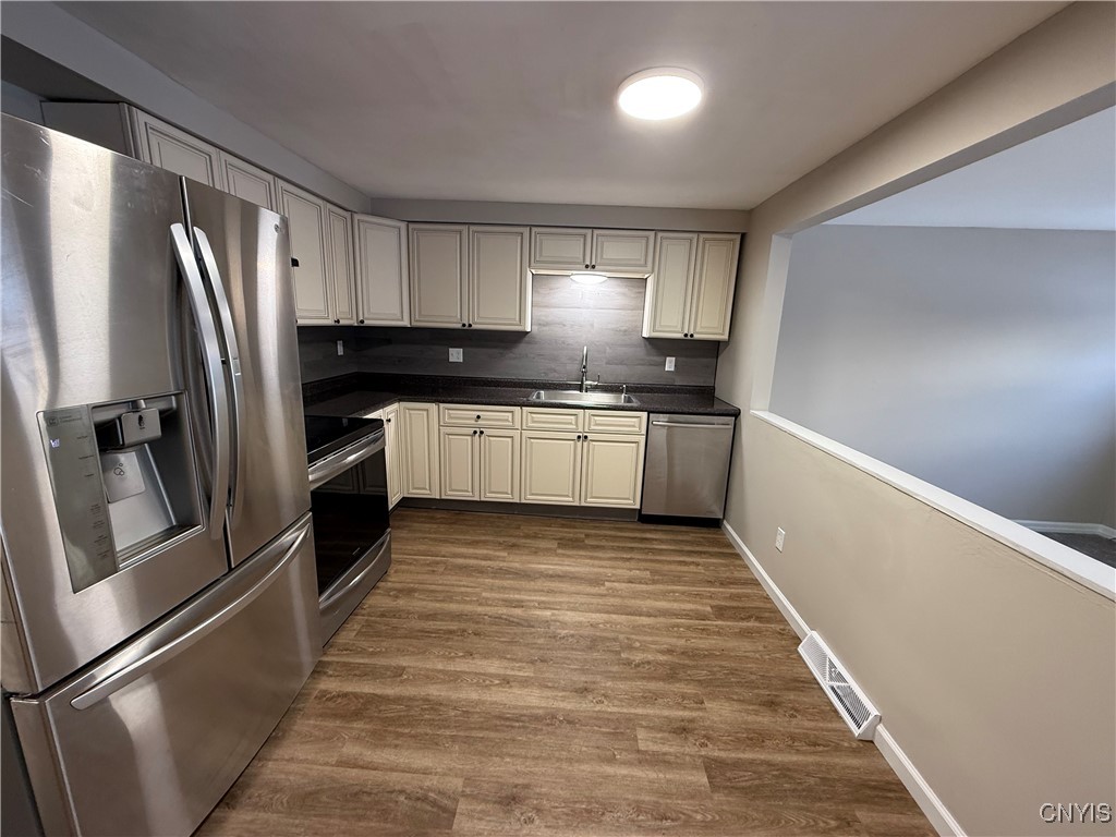 8017 Marlin Drive, Unit B Clay, NY 13041 - Photo 6 of 27