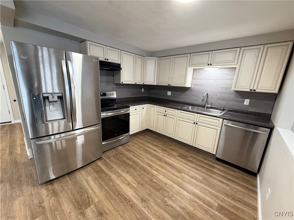 8017 Marlin Drive, Unit B Clay, NY 13041 - Photo 8 of 27