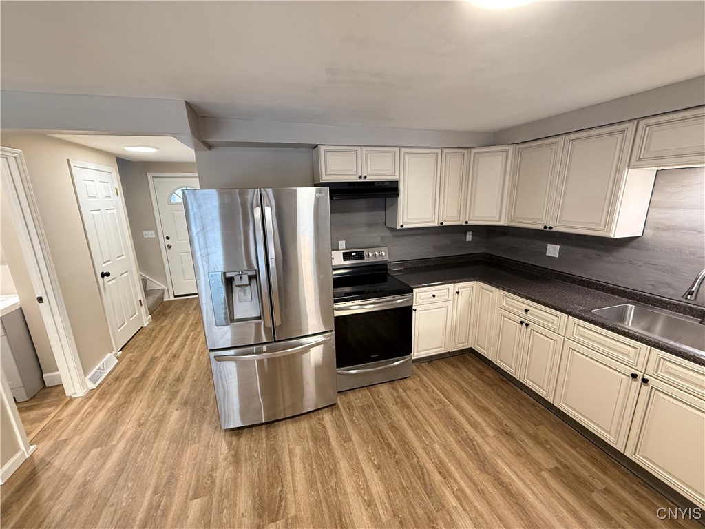 8017 Marlin Drive, Unit B Clay, NY 13041 - Photo 9 of 27