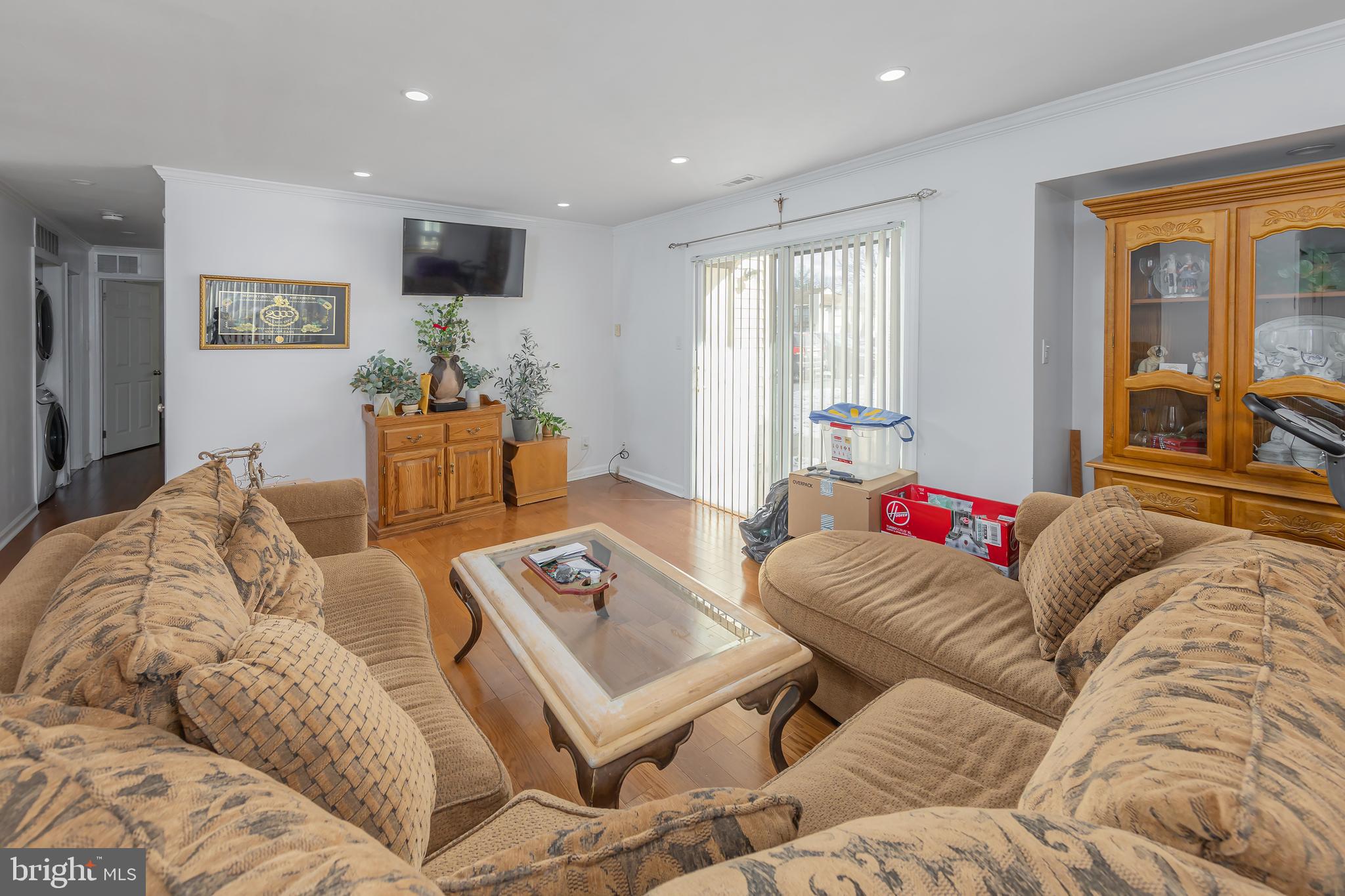 806 Britton Place Voorhees, NJ 08043 - Photo 4 of 16 Living Room